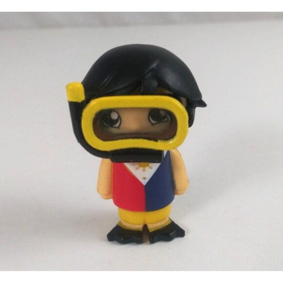 Bonkers Ryan's World Mystery Micro Figure World Tour Philippines Ryan 2" - Picture 1 of 6